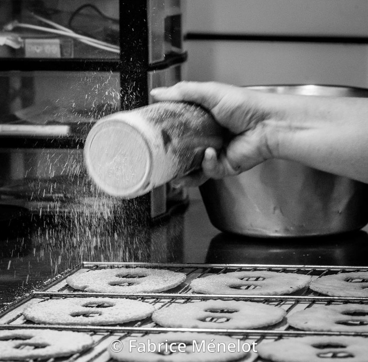 Geste pâtissier dans le laboratoire Estelle et Roberto